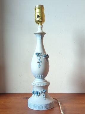 Vintage Japan Porcelain Blue And White Blue Roses Small Table Lamp